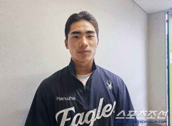 한화 중견수 해결? 선배 방망이 얻어낸 열정, 사령탑은 "잘배웠다" 극찬…'1R 루키' 이대로만 커다오