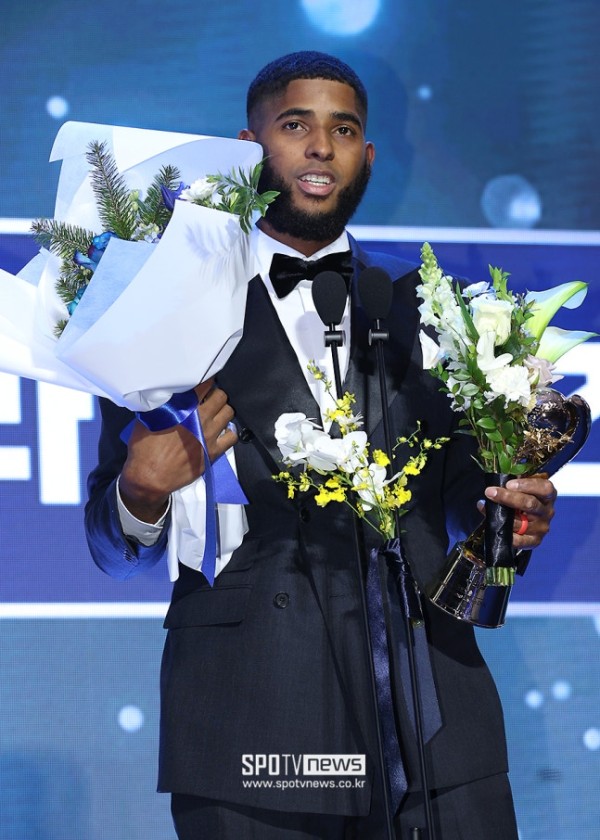 디아즈 씨, 삼성에 남을 건가요? 재계약 여부 묻자…"좋은 소식 생기면 팬들에게 직접 알릴 것"