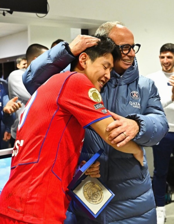 PSG '오피셜' 공식발표, 韓 축구 초대형 사건 탄생 "이강인 100번째 경기 기념패 수여"…"정말 기쁘다"