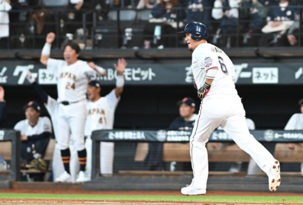 '후배 폭행' 불명예 이적→홈런으로 친정에 은퇴 신고식 "훈련 전혀 안 했는데, 몸이 기억했다"